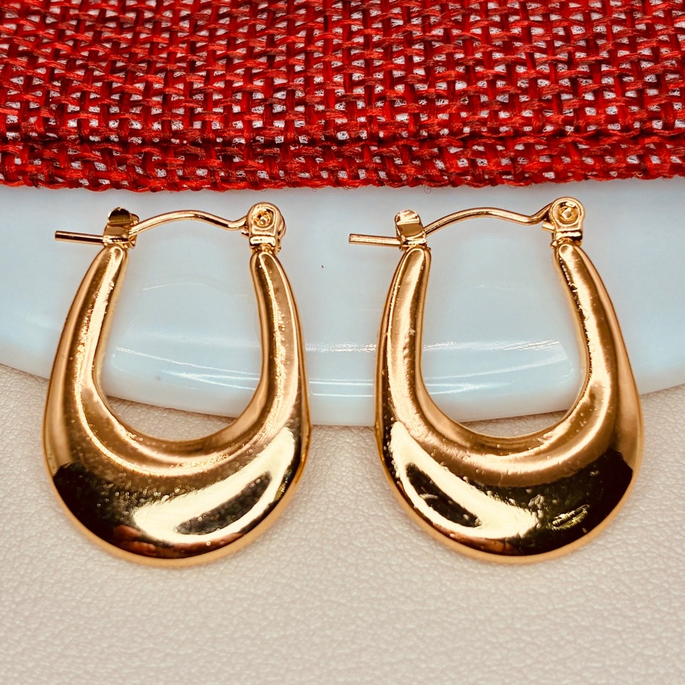 Minimalist Shiny Gold Sleek Hoop Earrings